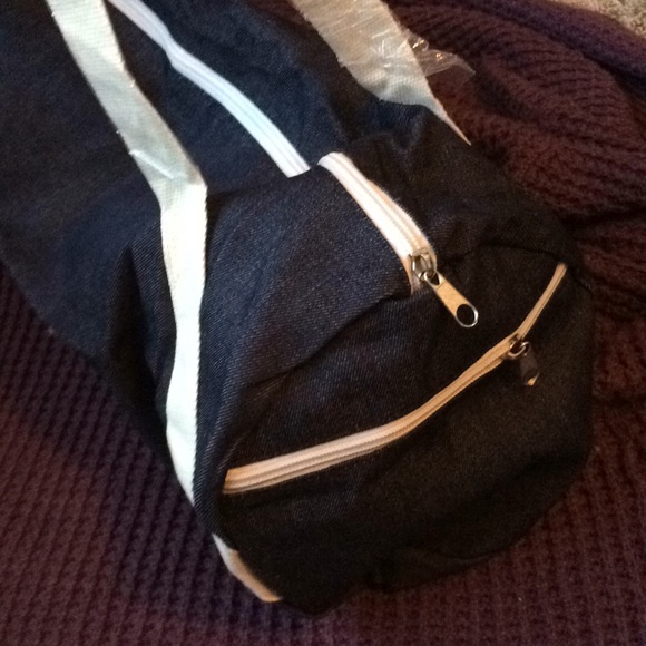 New Gym Bag - Picture 3 of 4